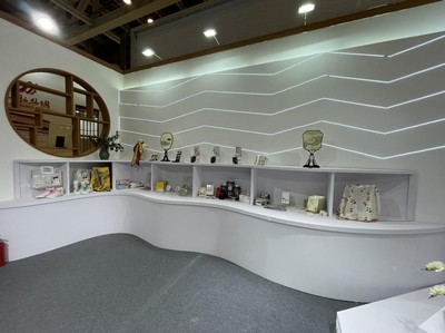 攜文創(chuàng)參展，塑生活美學(xué) 江蘇省美術(shù)館在蘇州創(chuàng)博會(huì)踐行“藝術(shù)生活化”